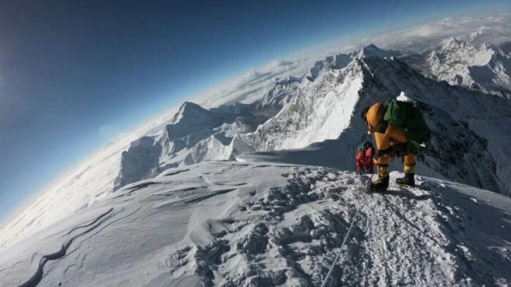 Nepalska vojska na Mount Everestu prikupila 11 tona smeća i iskopala četiri tijela i jedan kostur